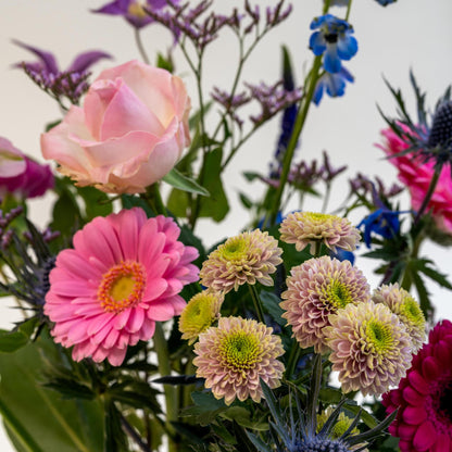 Boeket 'Sweetness' | roze, paars en blauwtinten | 50cm